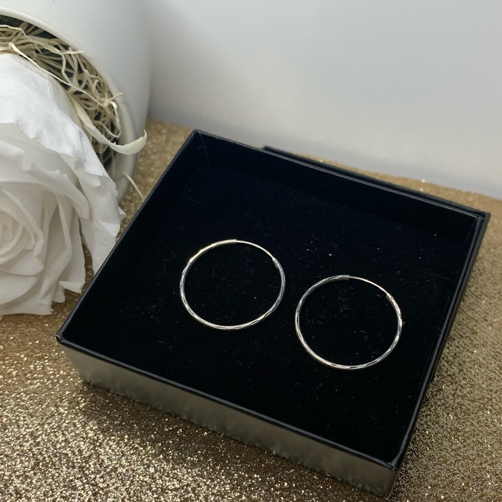 Medium silver hoops ✨ - Picture 2 of 5